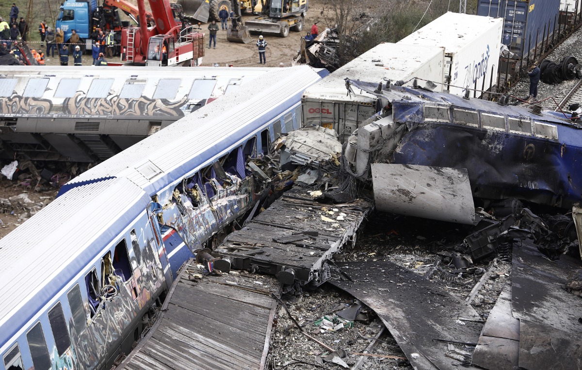 Το δυστύχημα των Τεμπών και η κατεστραμμένη γραμμή του τρένου